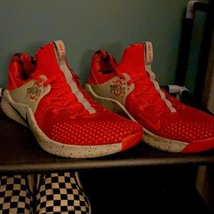 Nike Free TR 8 Ohio State shoes! Size 11